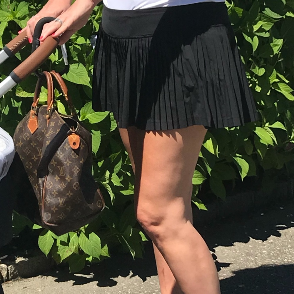 Lululemon black pleated tennis skirt size 12